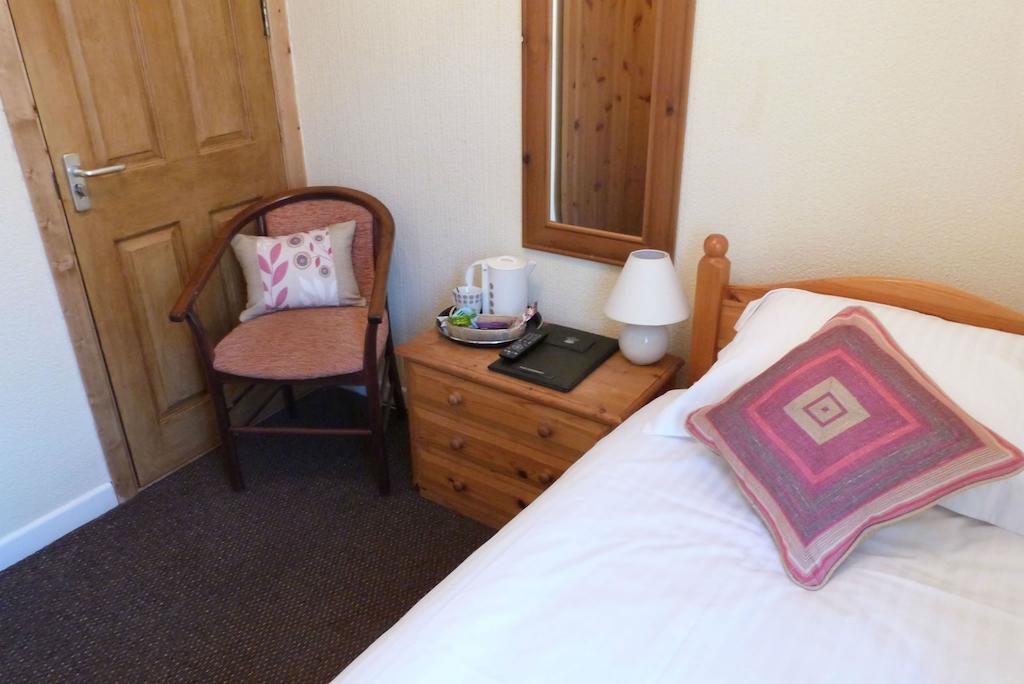 Hurst Dene Aparthotel Swansea Room photo