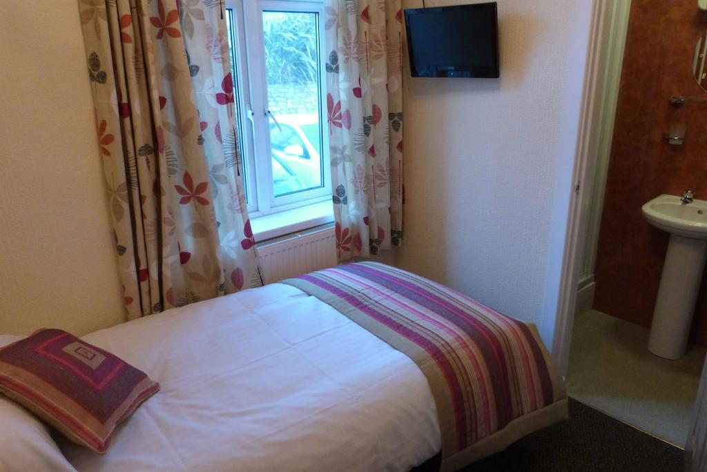 Hurst Dene Aparthotel Swansea Room photo