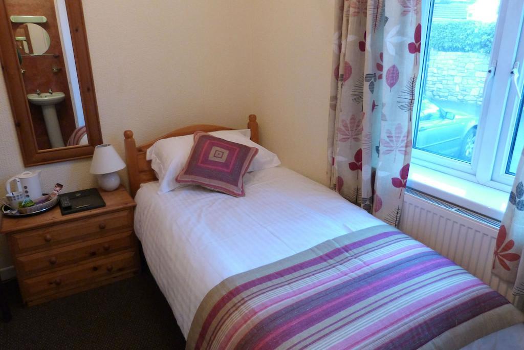 Hurst Dene Aparthotel Swansea Room photo