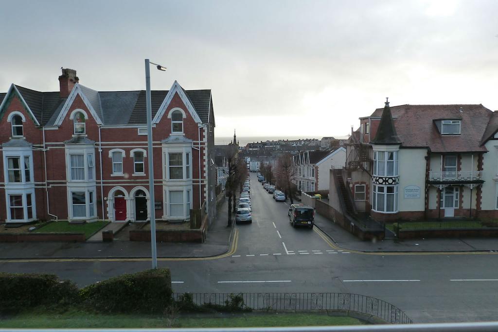 Hurst Dene Aparthotel Swansea Exterior photo